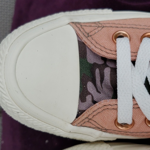 BNWoT CTAS Chuck Taylor All Star Shoreline Low Top kicks (5W; 3M) peach / camo - Picture 3 of 8